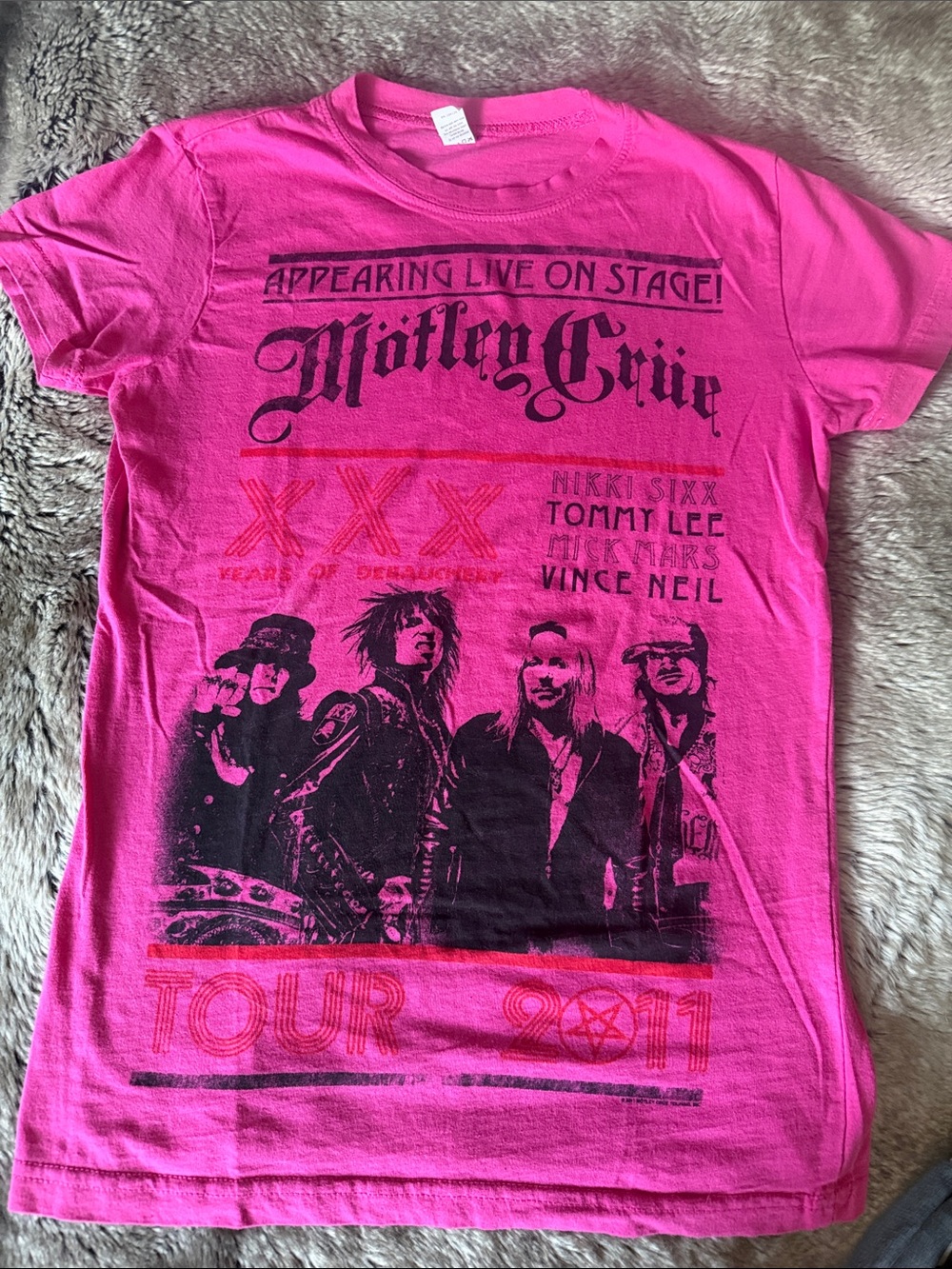 Mötley Crüe Graphic Tee